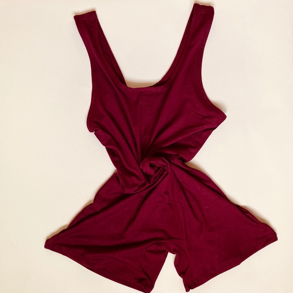 Sleeveless romper (burgundy) - Picture 3 of 3